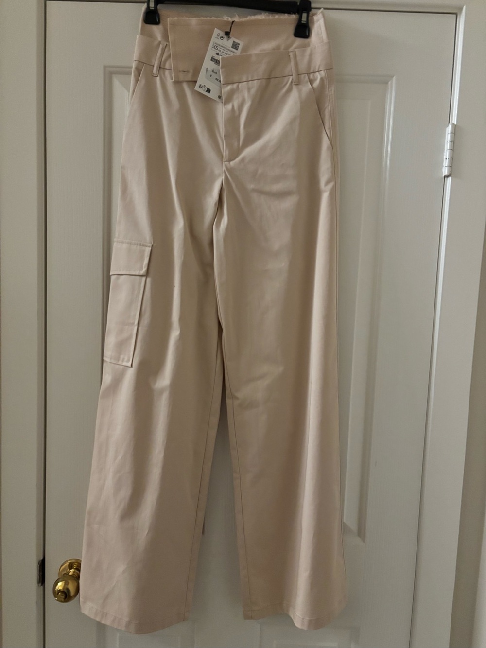 Zara NWT High-Waisted Cargo Pants in Light Beige, XS(28"waist)